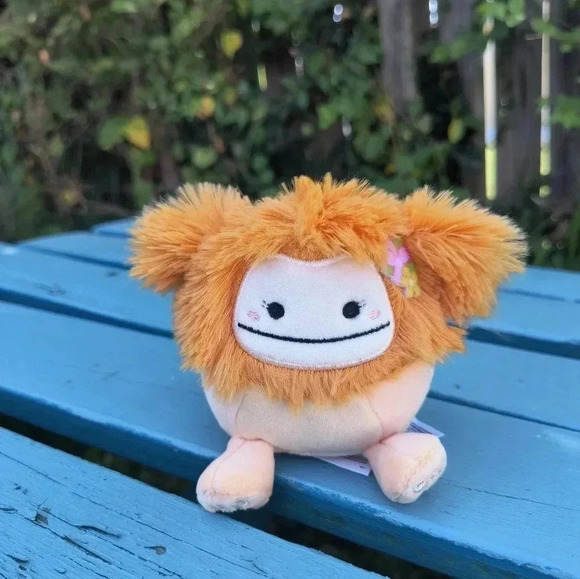 Shasta the yeti orange tan squishmallow fuzzy clip accessory backpack purse plus - Picture 2 of 4